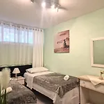 Appartement Fresh In Americas, Pe210 Next To The *